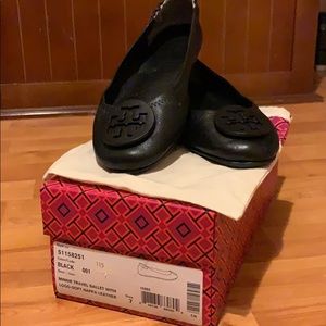Minnie Travel Leather Ballet Flats
